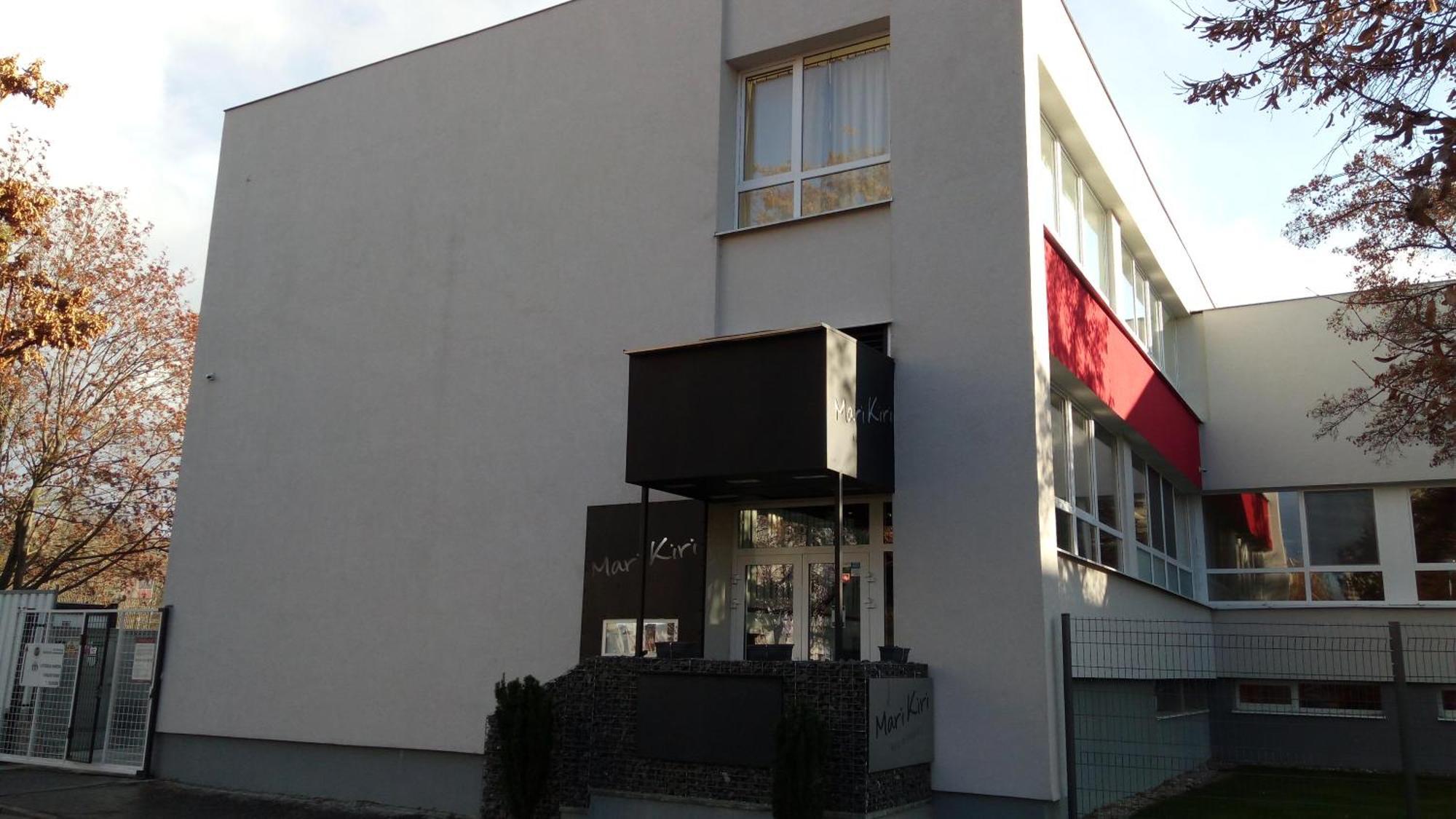 Mari Kiri Penzion Bratislava Bagian luar foto