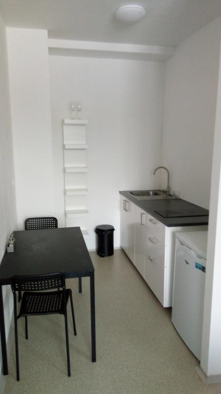 Mari Kiri Penzion Bratislava Bagian luar foto