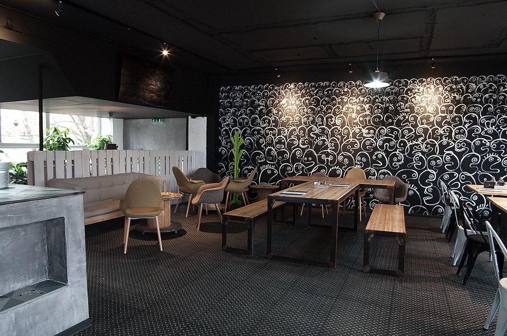 Mari Kiri Penzion Bratislava Bagian luar foto