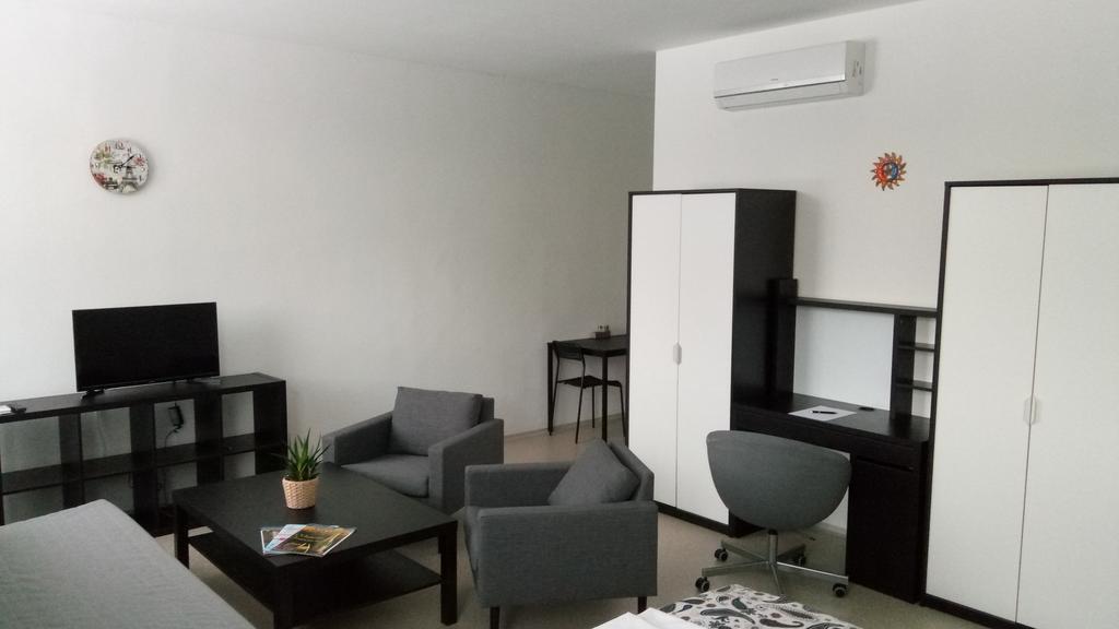 Mari Kiri Penzion Bratislava Bagian luar foto