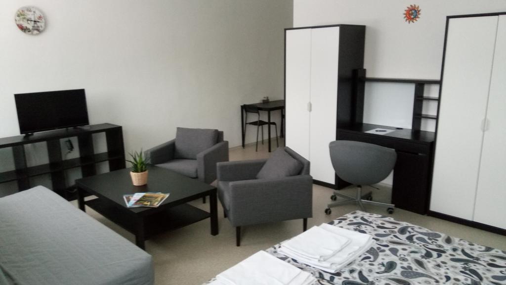 Mari Kiri Penzion Bratislava Bagian luar foto